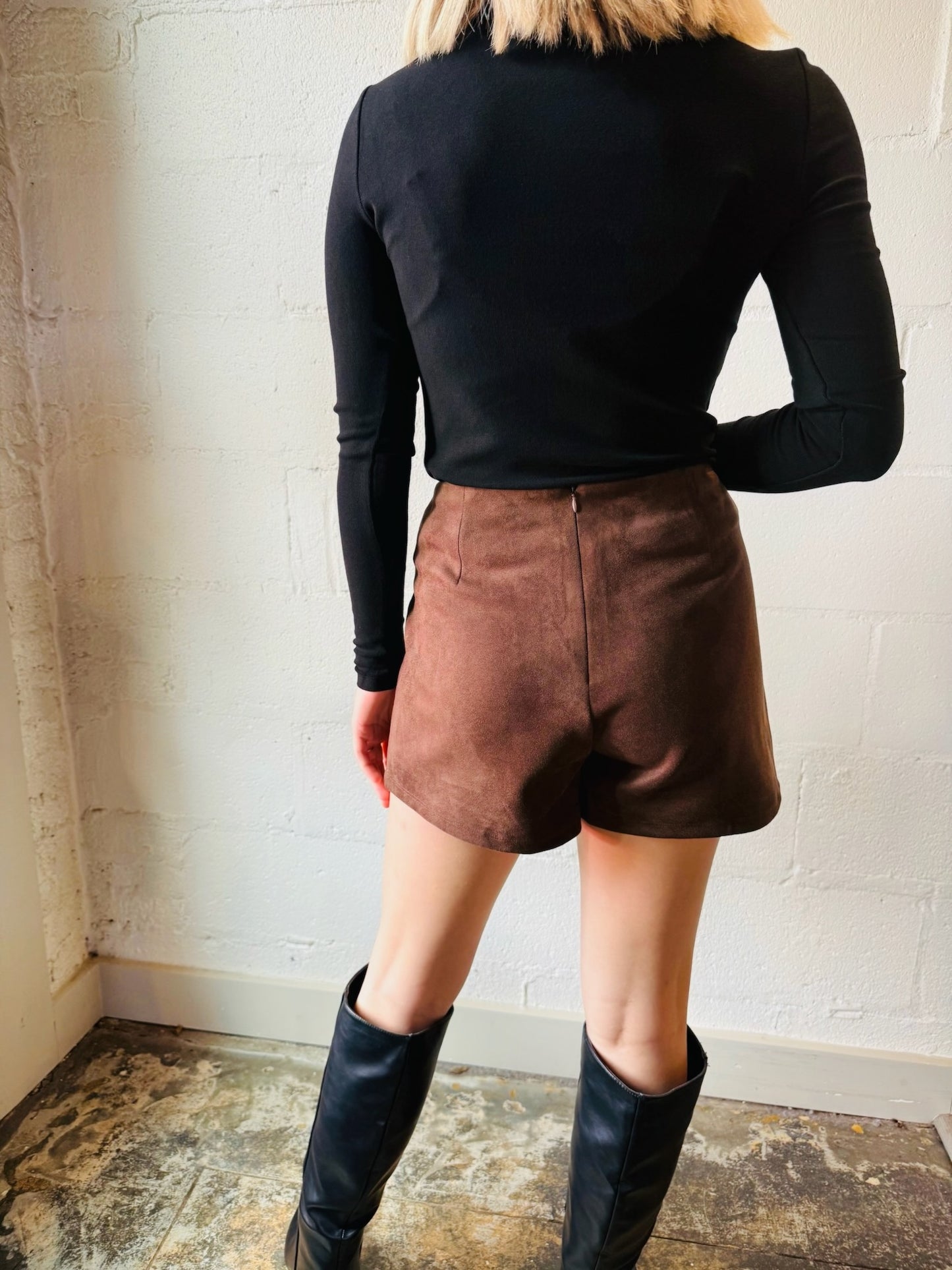 AL CHOC SUEDE SKORT