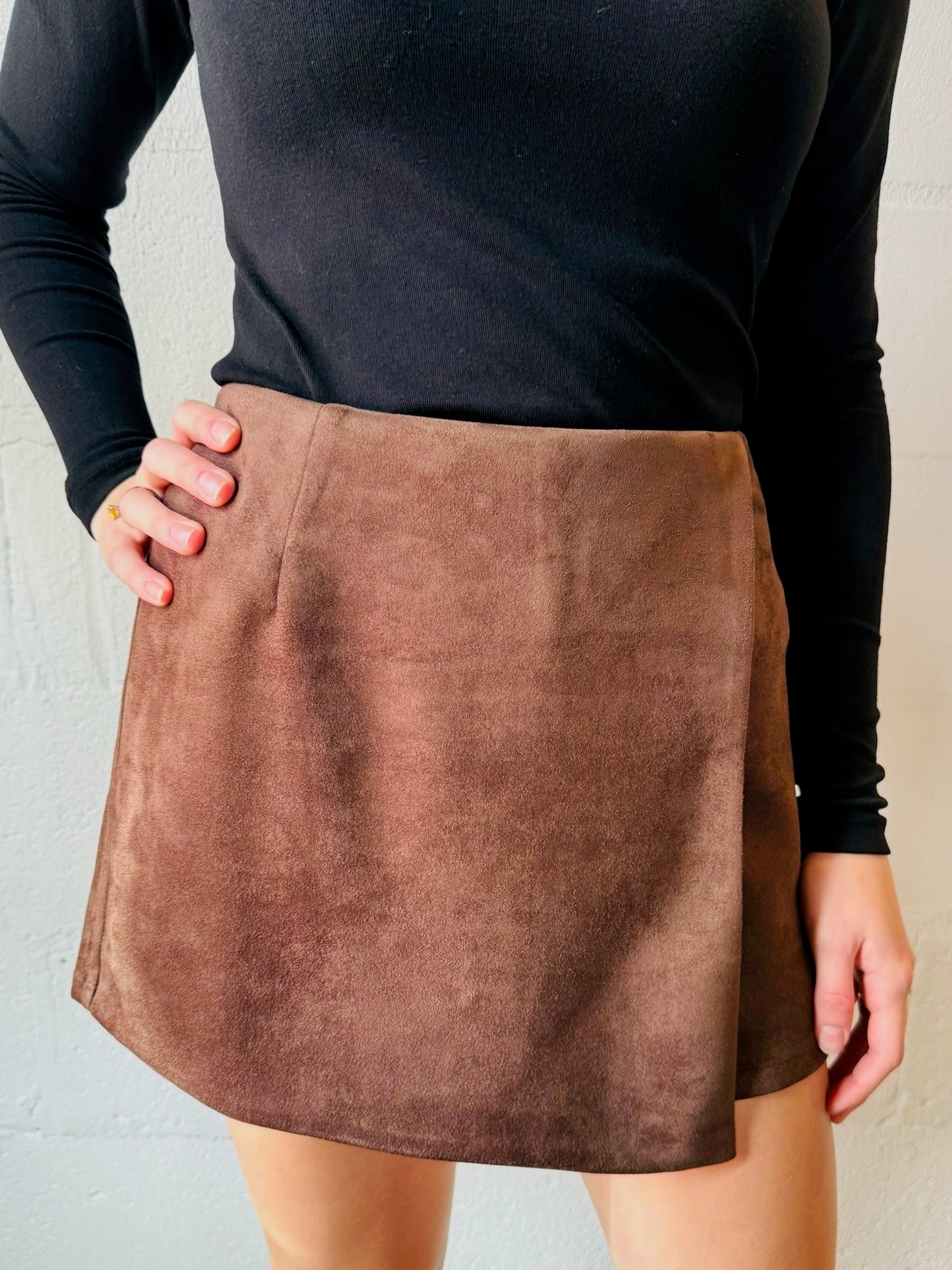 AL CHOC SUEDE SKORT