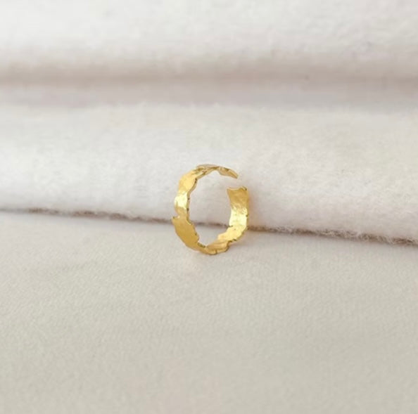 EE HAMMERED RING