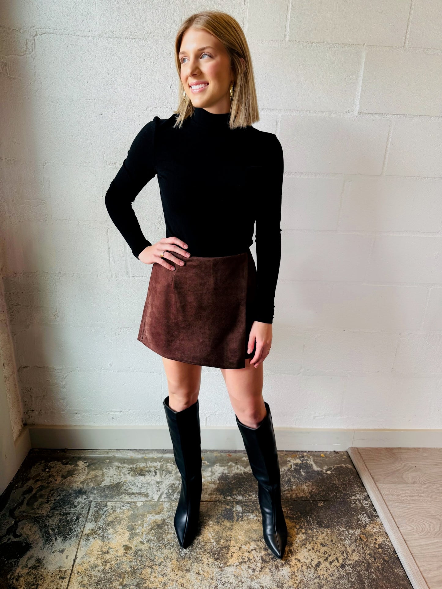 AL CHOC SUEDE SKORT