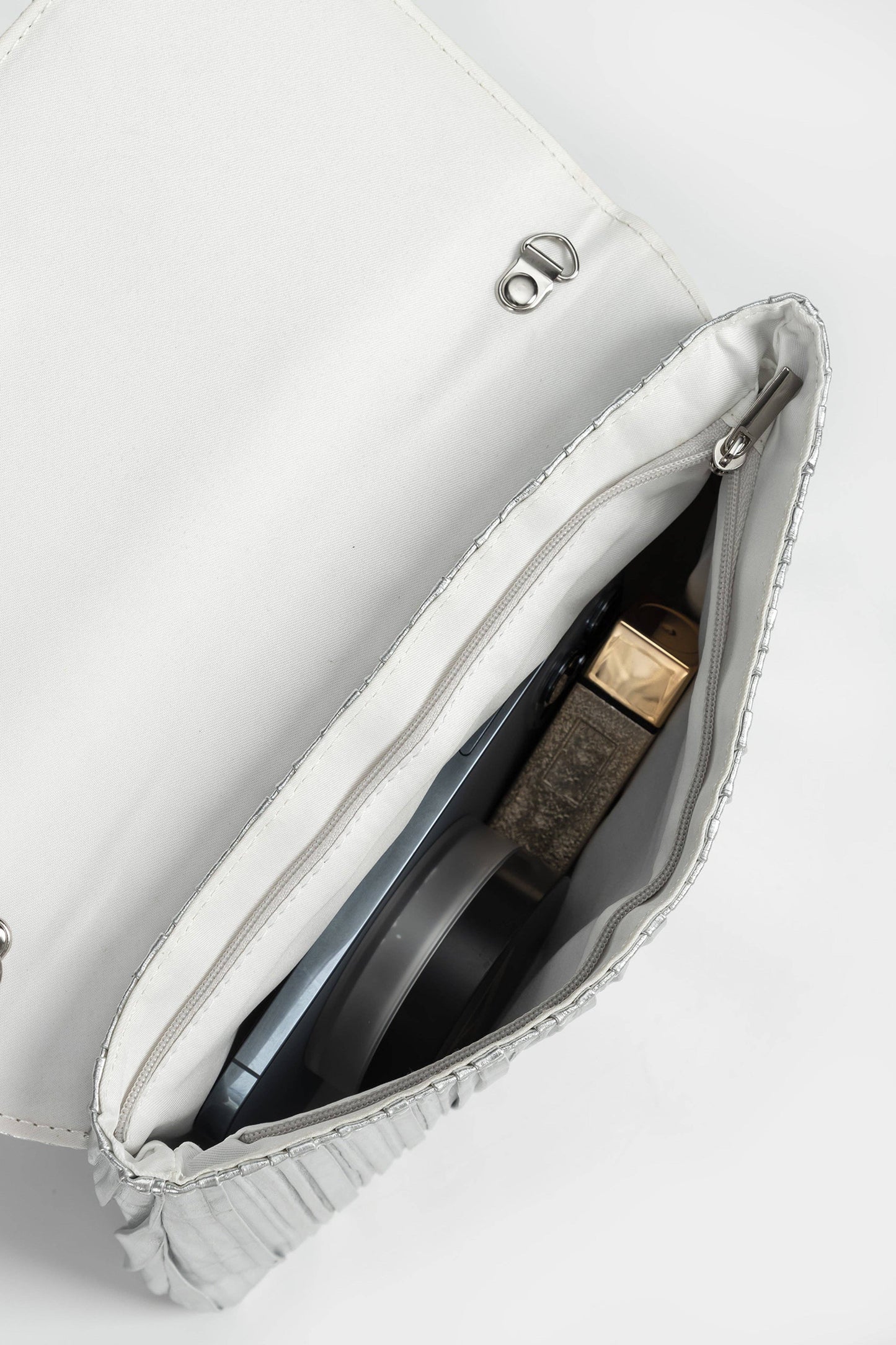 BY ELLIE SLVR CLUTCH