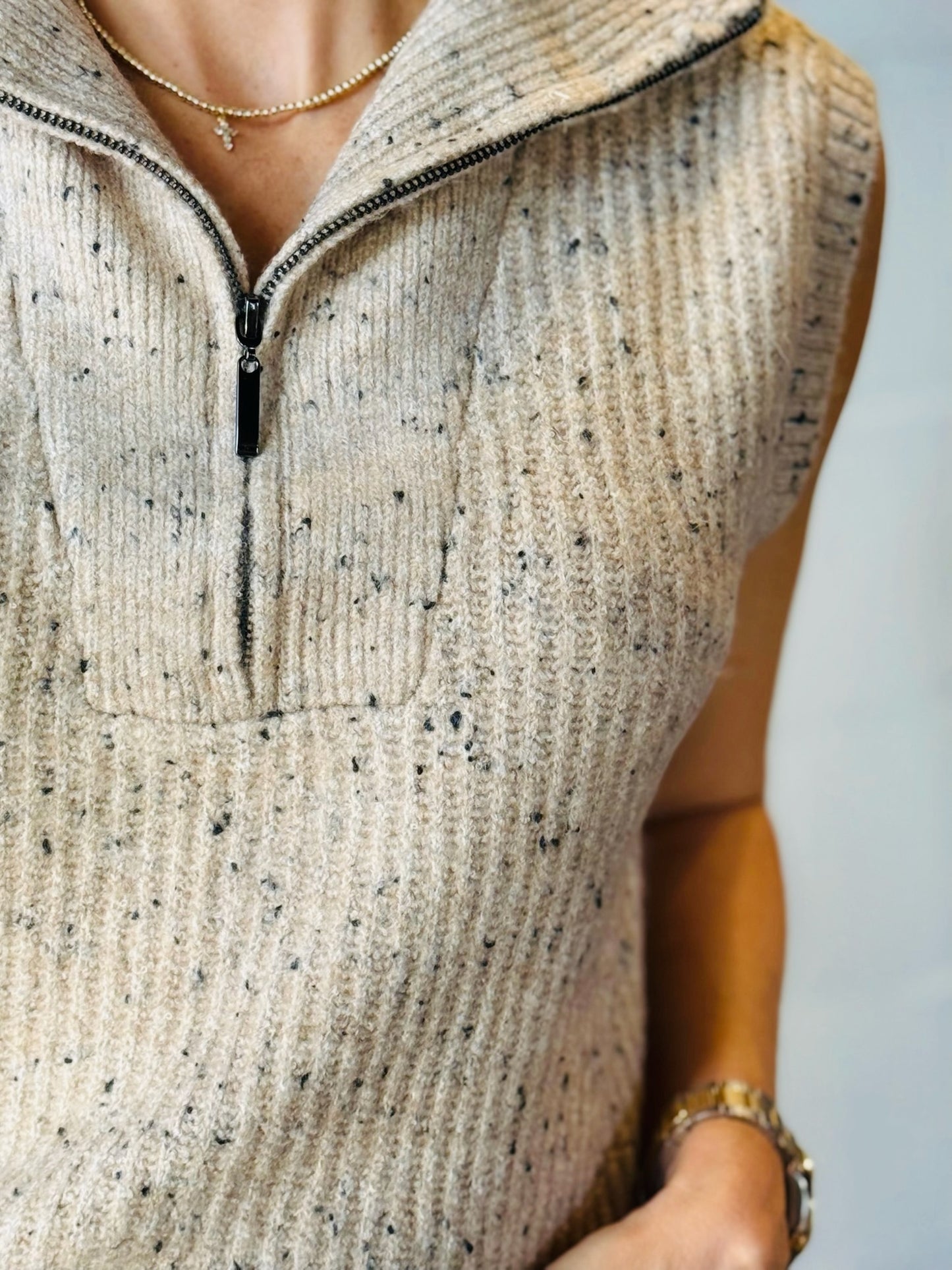 DR ENDID SLEEVLESS ZIP UP