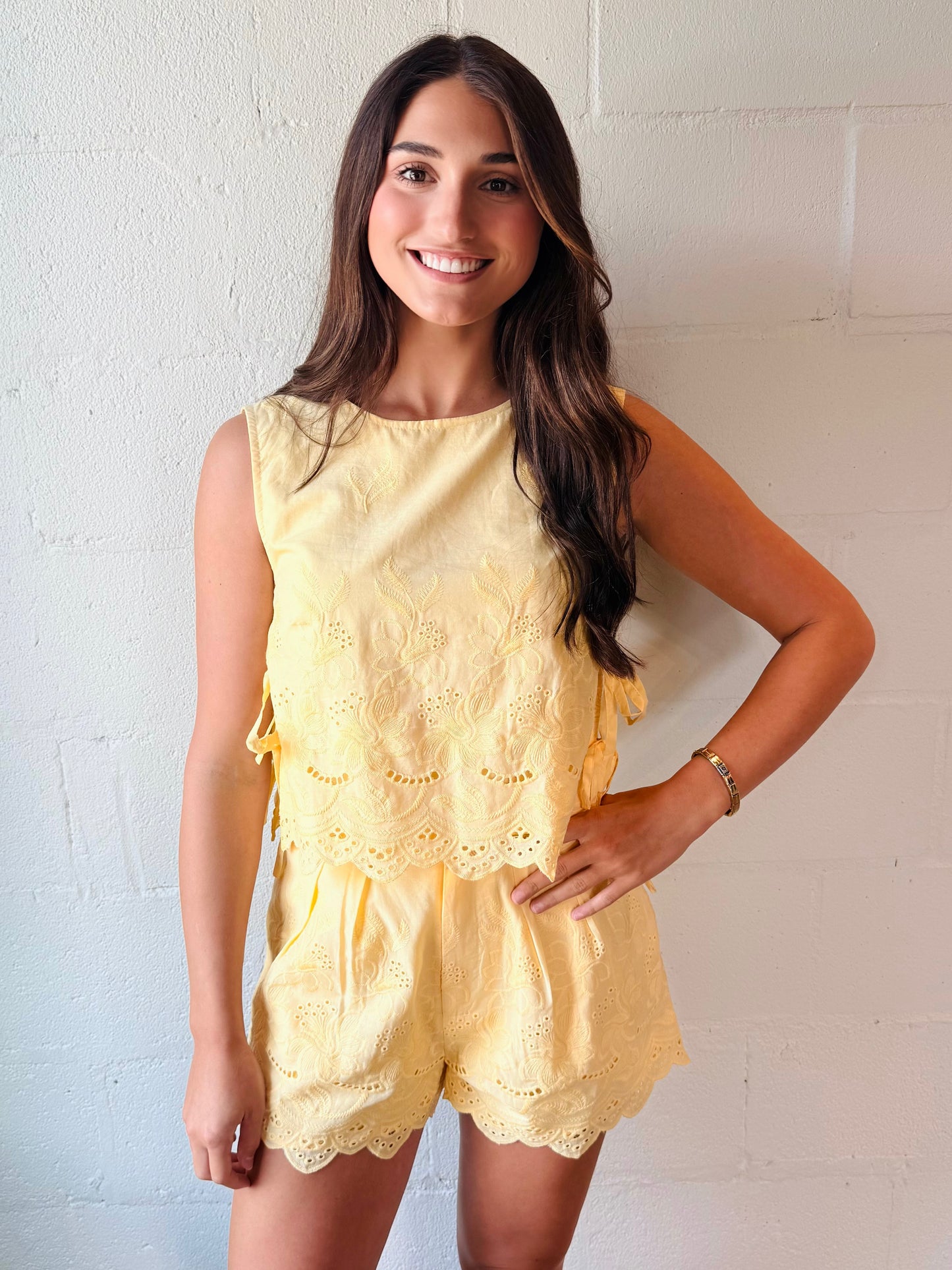 DM YLW EYELET SET