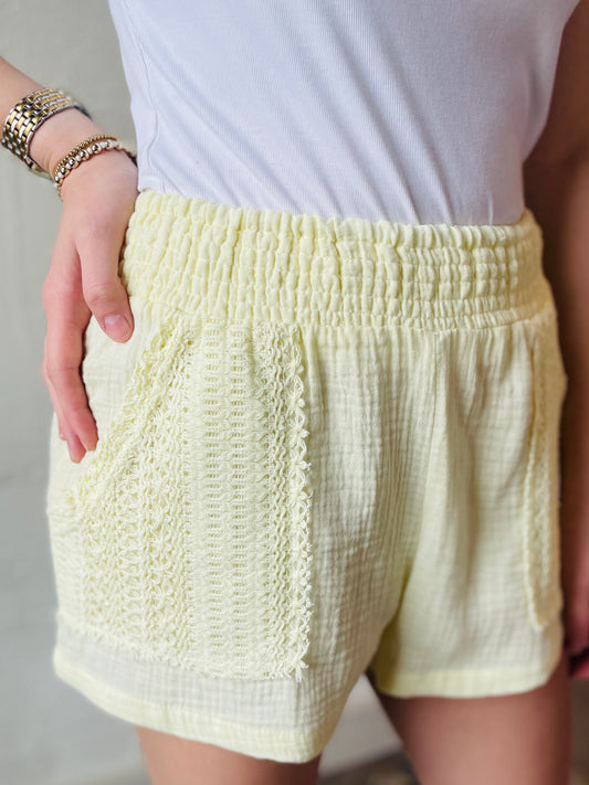 DO LEMONADE GAUZE CROCHET SHRTS