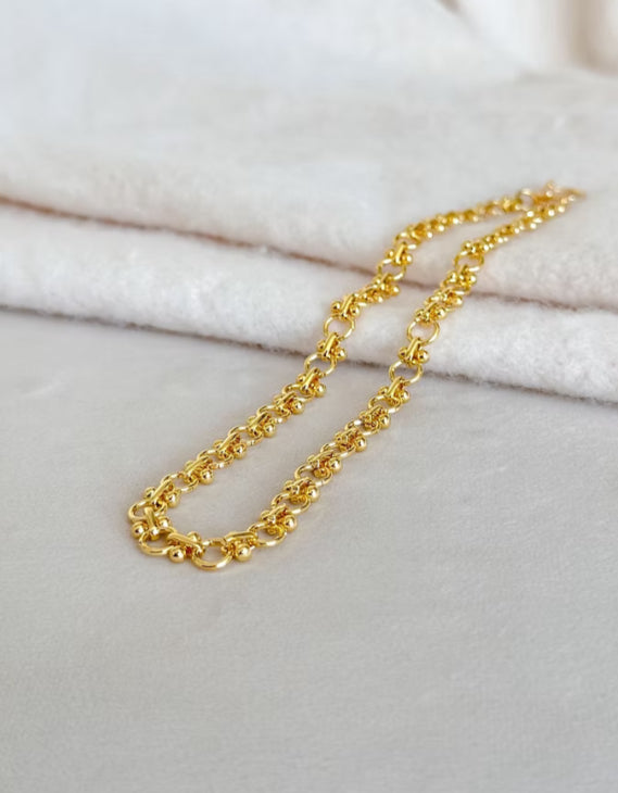 EE GOLD LOOP NECKLACE