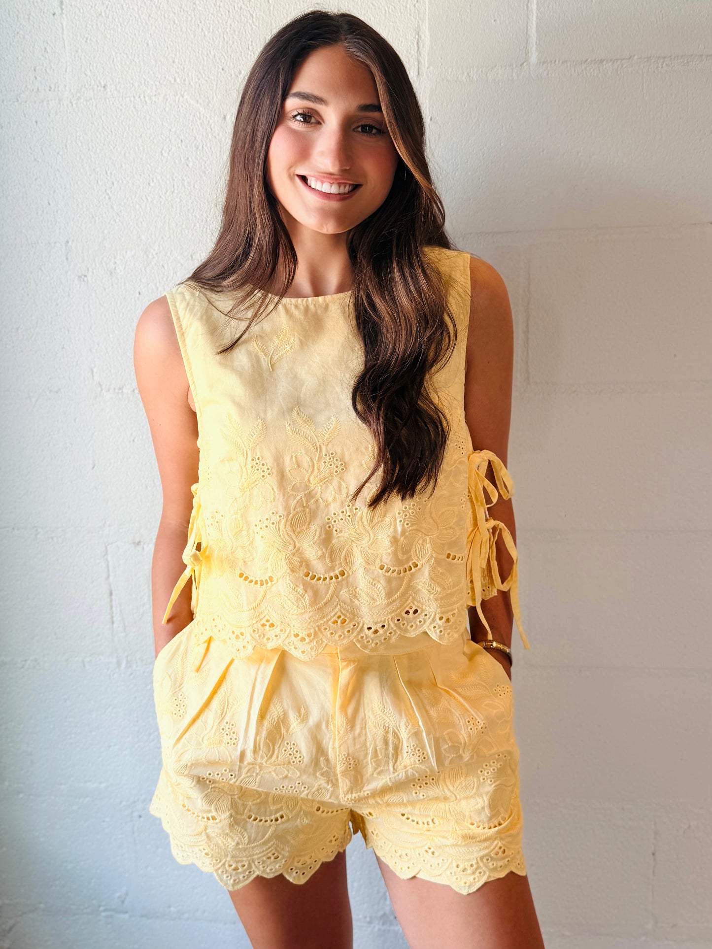 DM YLW EYELET SET