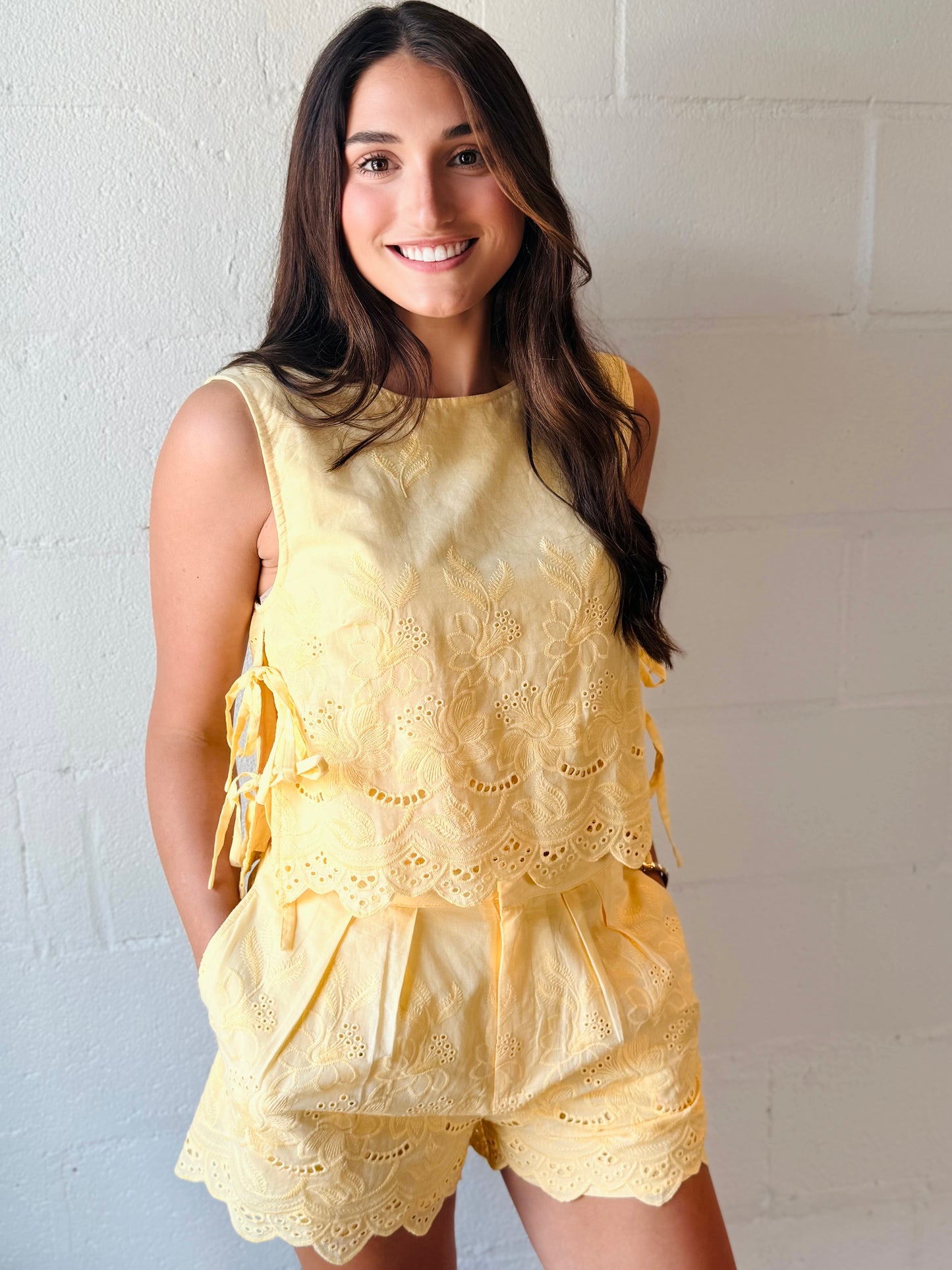 DM YLW EYELET SET