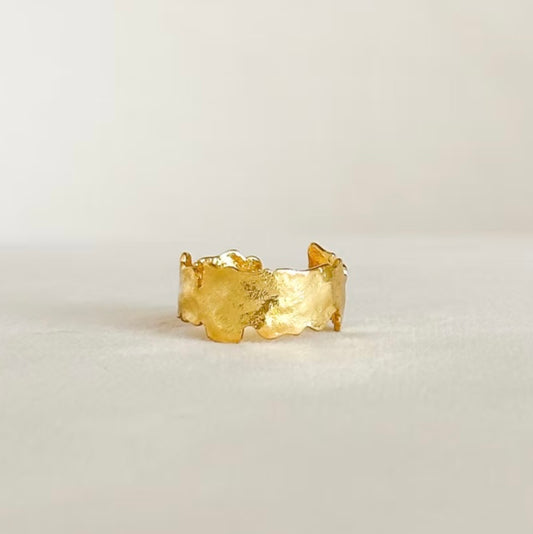 EE HAMMERED RING
