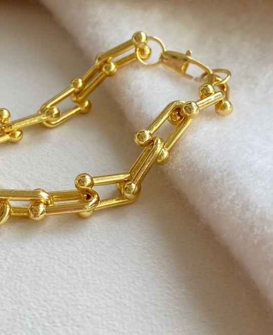 BE HORSESHOE NECKLACE