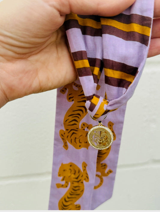 AI TIGER SCARF NCKLCE