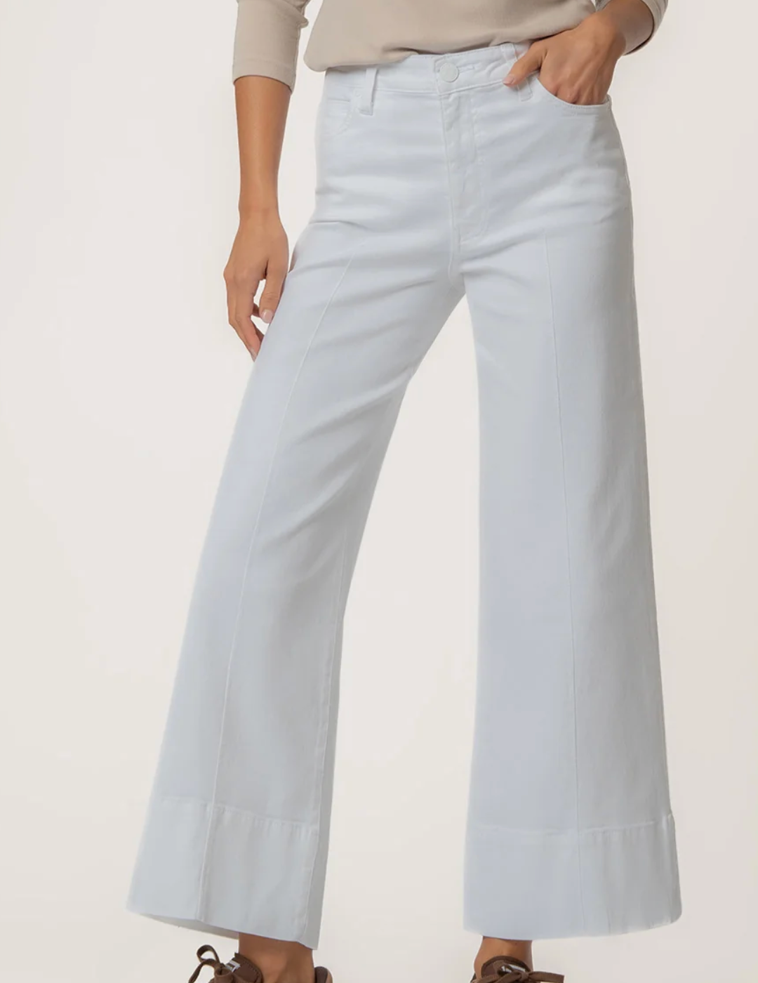 TUK MEG WHT CUFF