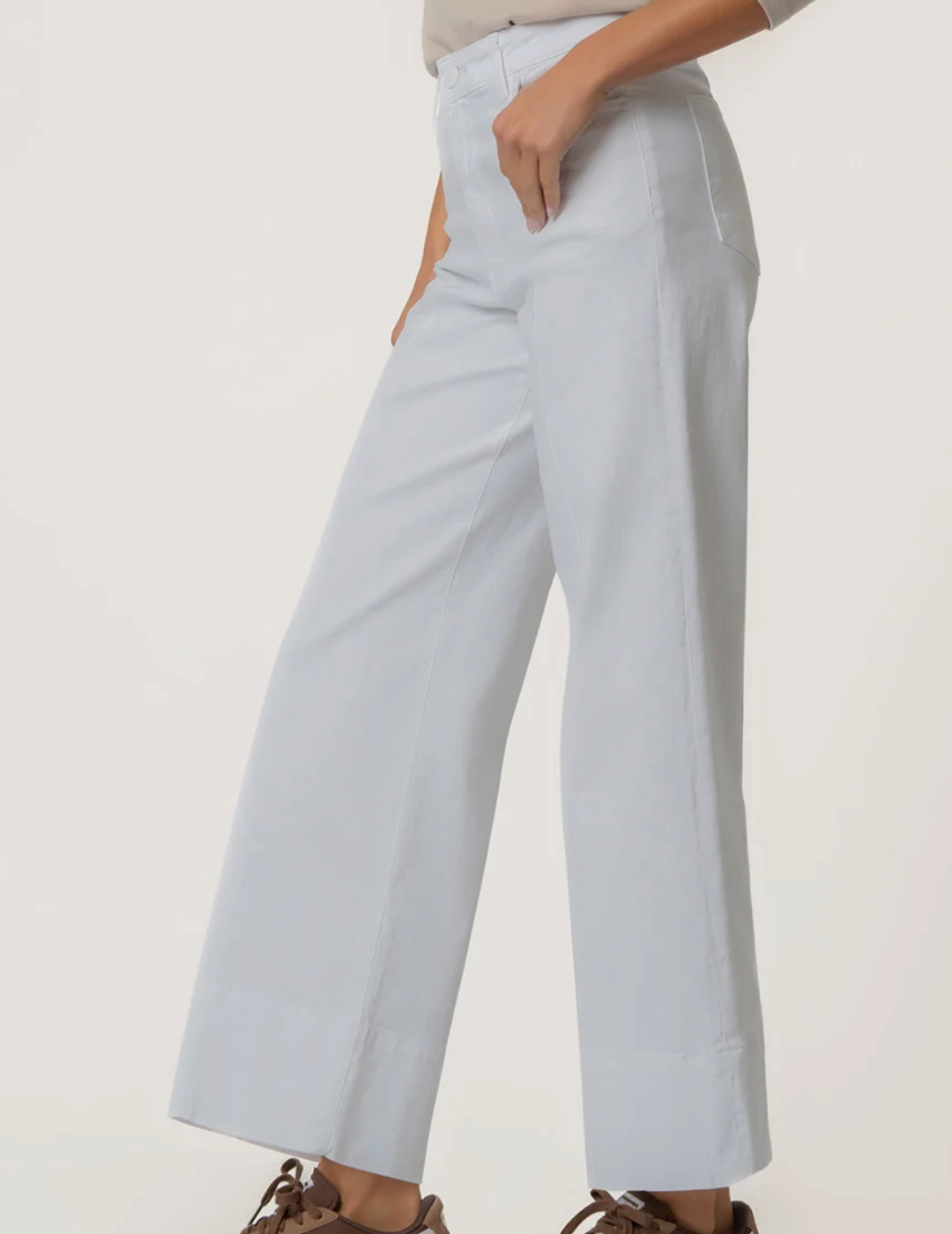 TUK MEG WHT CUFF